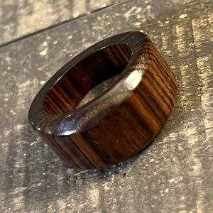 Vintage Handmade Wood Ring – Size 7.5